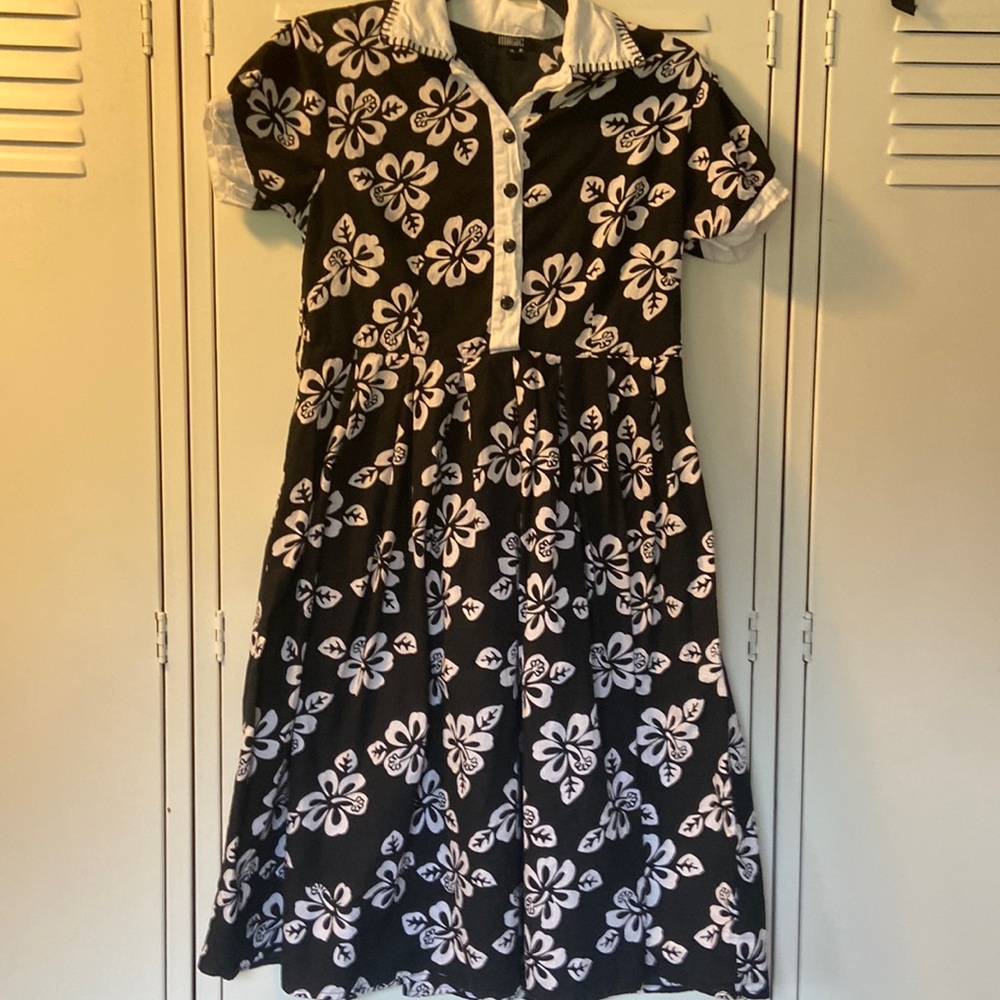 Vintage Magic Dress | Collared black and white floral midi